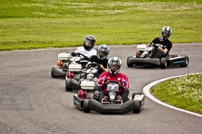 Découvrez les meilleures pistes de karting en France en 2026 pour une aventure unique